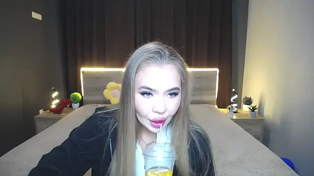 Snapshot of StacyYellig chatting on 10-07-25, 07:11 StacyYellig online show from 10-07-25, 07:11