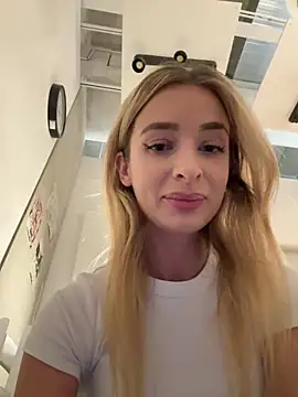 EvieEvans online show from 12-13-24, 04:05