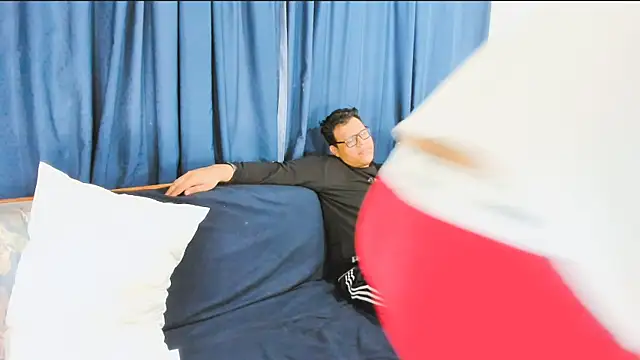 Snapshot of _Araboys_ chatting on 11-23-25, 03:39 Araboys online show from 11-23-25, 03:39