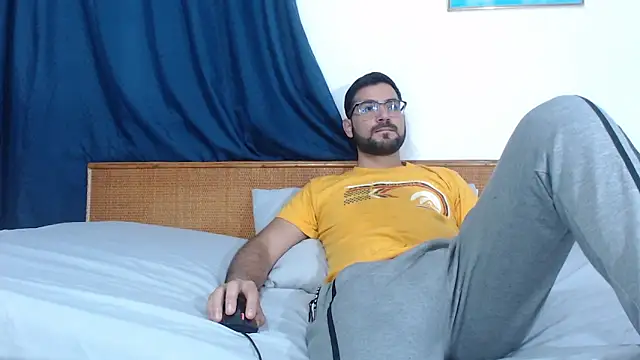 Snapshot of _Araboys_ chatting on 03-08-26, 09:24 Araboys online show from 03-08-26, 09:24