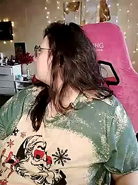 Snapshot of DenisHailey chatting on 02-03-25, 11:42 DenisHailey online show from 02-03-25, 11:42