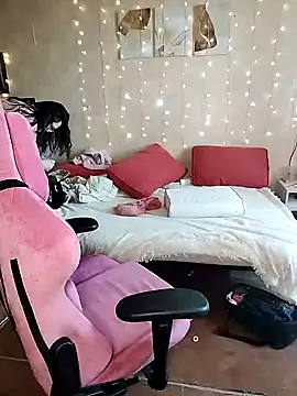 Snapshot of DenisHailey chatting on 02-11-25, 12:05 DenisHailey online show from 02-11-25, 12:05