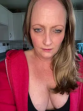 HoneyBluex online show from 04-15-26, 11:28