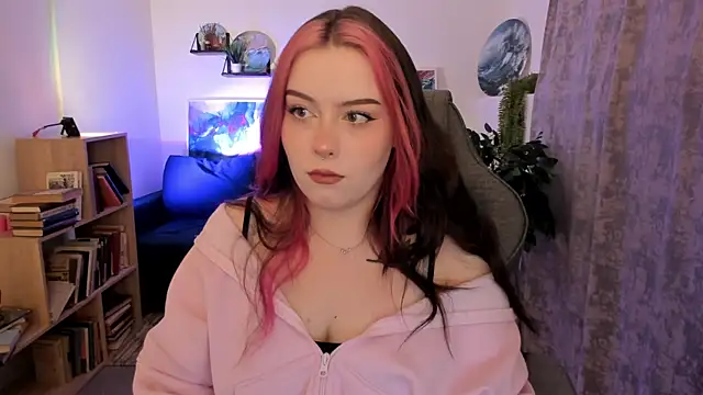 Snapshot of CoralineKeyns chatting on 04-18-26, 04:05 CoralineKeyns online show from 04-18-26, 04:05