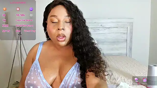 Snapshot of Carmen_Cream chatting on 04-16-26, 08:04 Carmen Cream online show from 04-16-26, 08:04