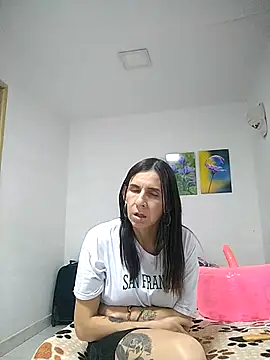 Snapshot of Cameron_puppy chatting on 06-19-26, 05:56 Cameron puppy online show from 06-19-26, 05:56