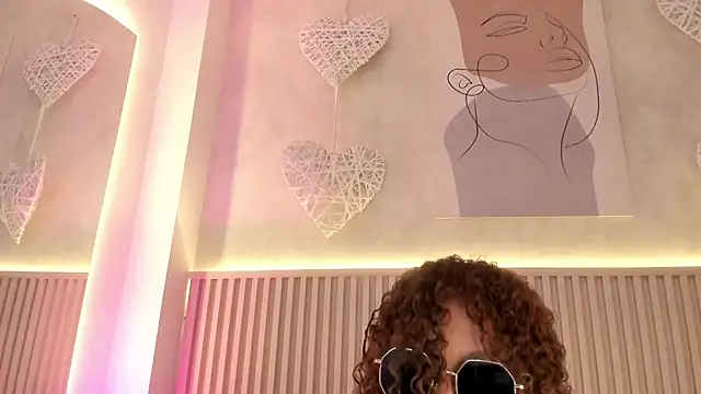 Snapshot of daiana_curly chatting on 06-25-26, 08:24 daiana curly online show from 06-25-26, 08:24