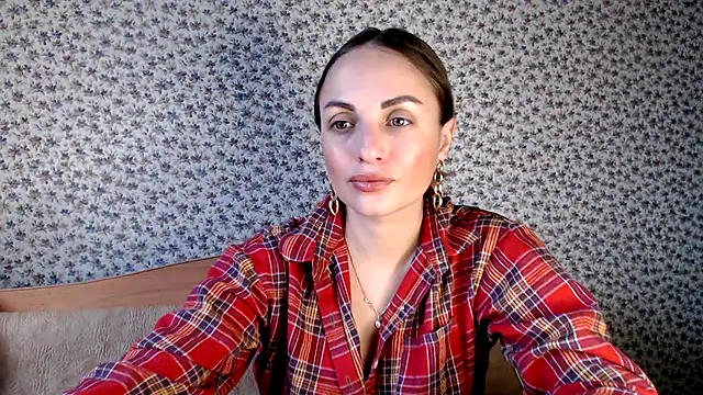 Snapshot of Tinadream20 chatting on 09-18-25, 06:37 Tinadream20 online show from 09-18-25, 06:37