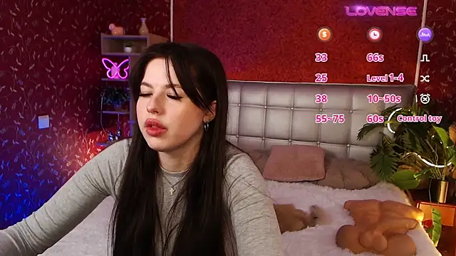 JulieHeets online show from 02-13-25, 07:56