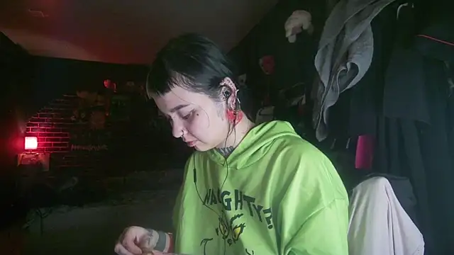 Snapshot of MoorderxDoll chatting on 12-31-24, 06:02 MoorderxDoll online show from 12-31-24, 06:02