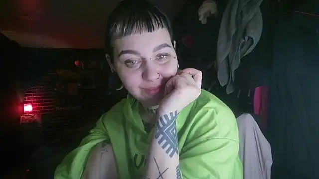 Snapshot of MoorderxDoll chatting on 01-01-25, 01:26 MoorderxDoll online show from 01-01-25, 01:26