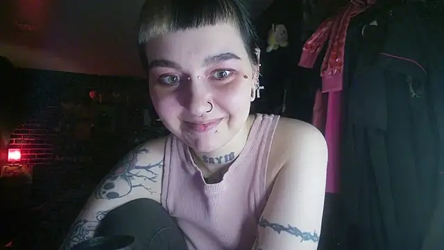 Snapshot of MoorderxDoll chatting on 01-12-25, 06:38 MoorderxDoll online show from 01-12-25, 06:38