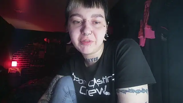 Snapshot of MoorderxDoll chatting on 03-16-25, 12:00 MoorderxDoll online show from 03-16-25, 12:00