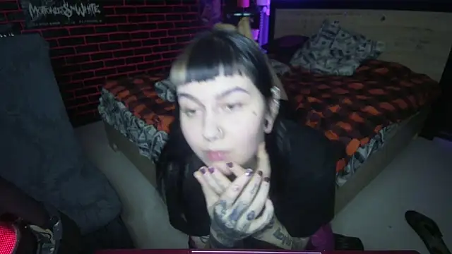 Snapshot of MoorderxDoll chatting on 12-14-25, 07:40 MoorderxDoll online show from 12-14-25, 07:40