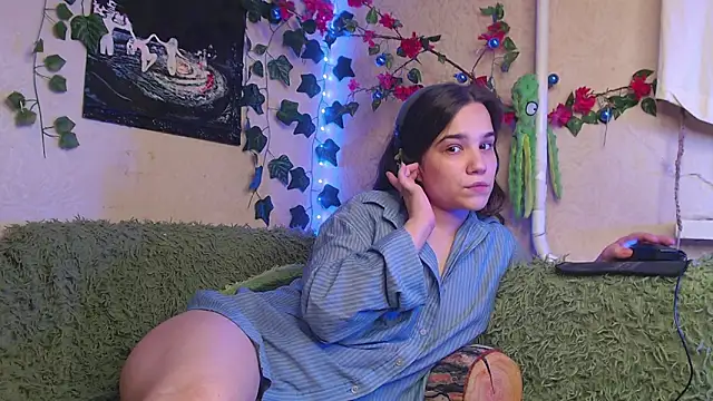 Tiny Witch online show from 09-09-25, 11:26