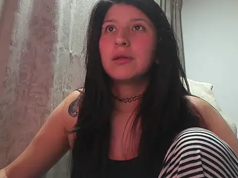 Snapshot of has_Zky chatting on 11-19-25, 04:23 has Zky online show from 11-19-25, 04:23