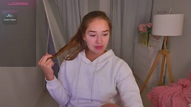 Snapshot of LovelyJessie chatting on 04-20-26, 01:47 LovelyJessie online show from 04-20-26, 01:47