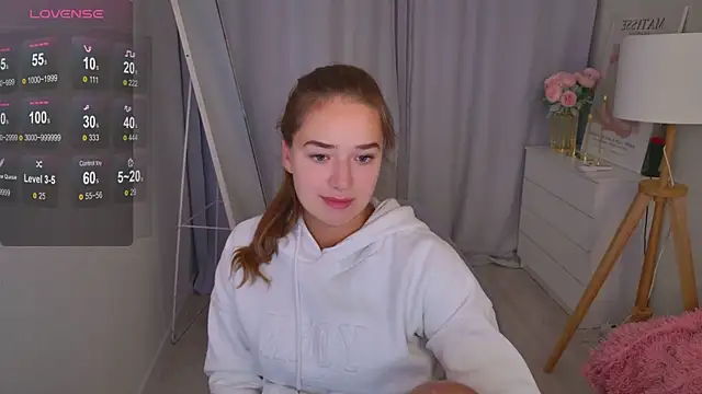 Snapshot of LovelyJessie chatting on 04-21-26, 01:50 LovelyJessie online show from 04-21-26, 01:50