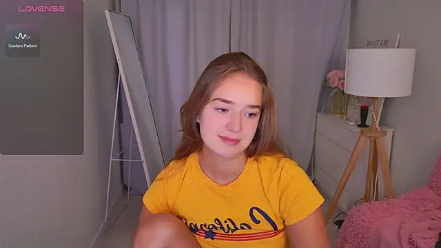 Snapshot of LovelyJessie chatting on 04-25-26, 01:52 LovelyJessie online show from 04-25-26, 01:52