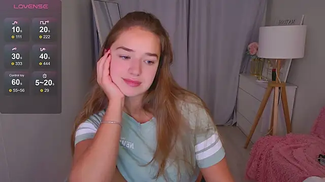 Snapshot of LovelyJessie chatting on 04-28-26, 01:49 LovelyJessie online show from 04-28-26, 01:49