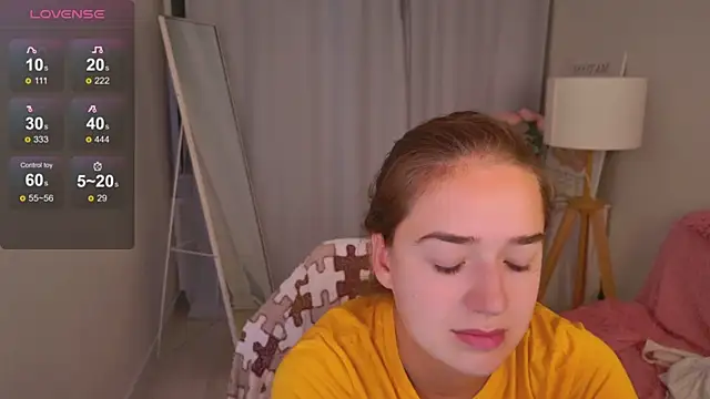 Snapshot of LovelyJessie chatting on 05-05-26, 01:52 LovelyJessie online show from 05-05-26, 01:52