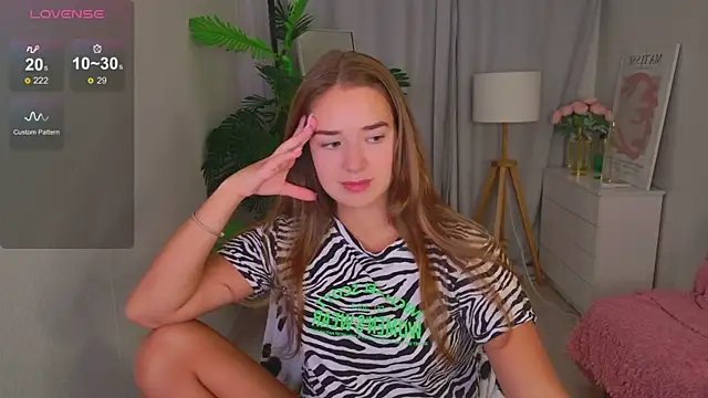 Snapshot of LovelyJessie chatting on 07-08-26, 01:48 LovelyJessie online show from 07-08-26, 01:48
