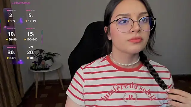 Snapshot of anaveleeez chatting on 02-13-25, 01:40 anaveleeez online show from 02-13-25, 01:40