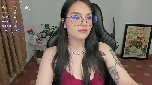 Snapshot of anaveleeez chatting on 10-18-25, 02:36 anaveleeez online show from 10-18-25, 02:36