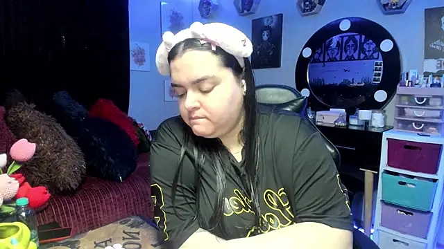 Snapshot of Luise_Meyrink chatting on 04-14-26, 04:51 Luise Meyrink online show from 04-14-26, 04:51