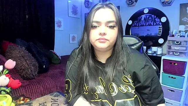 Snapshot of Luise_Meyrink chatting on 04-15-26, 02:40 Luise Meyrink online show from 04-15-26, 02:40