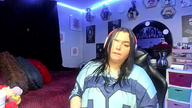 Snapshot of Luise_Meyrink chatting on 05-13-26, 02:42 Luise Meyrink online show from 05-13-26, 02:42