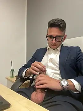 masterboss  online show from 10-28-25, 02:20