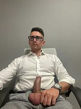 Snapshot of masterboss_ chatting on 07-31-26, 11:31 masterboss online show from 07-31-26, 11:31
