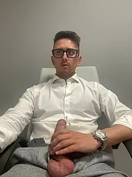 Snapshot of masterboss_ chatting on 08-04-26, 11:46 masterboss online show from 08-04-26, 11:46