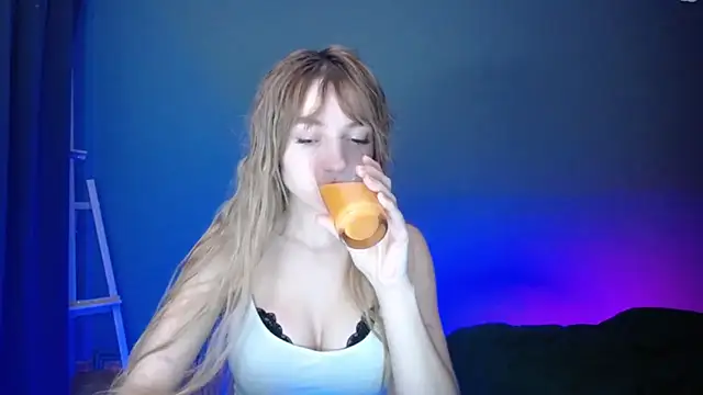 LuciaYoung online show from 02-12-25, 07:13