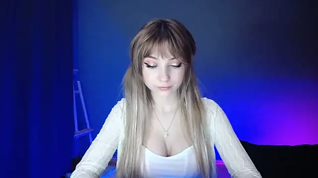 LuciaYoung online show from 03-11-25, 07:25