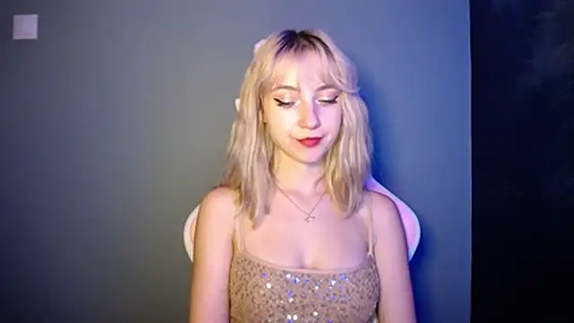 Snapshot of LuciaYoung chatting on 07-05-26, 06:15 LuciaYoung online show from 07-05-26, 06:15