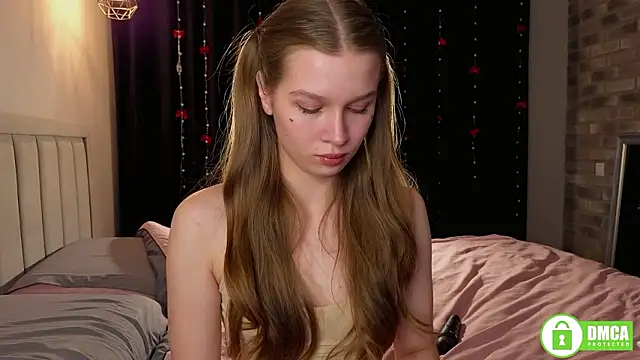 Snapshot of CutieBeauty chatting on 02-17-26, 03:29 CutieBeauty online show from 02-17-26, 03:29