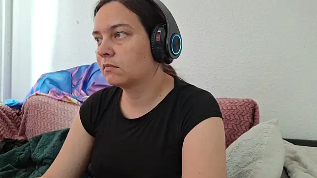 Snapshot of Cyndee_Winter chatting on 06-09-26, 02:17 Cyndee Winter online show from 06-09-26, 02:17