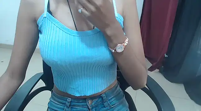 Snapshot of sexy_ishu chatting on 03-17-25, 05:12 sexy ishu online show from 03-17-25, 05:12