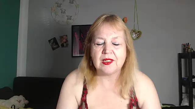 Snapshot of Blasflittchen chatting on 04-18-26, 02:10 Blasflittchen online show from 04-18-26, 02:10