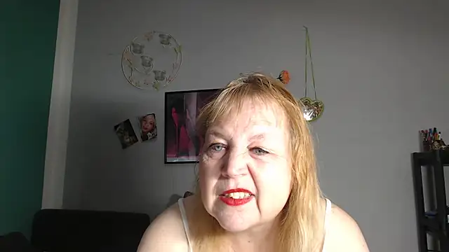 Snapshot of Blasflittchen chatting on 04-21-26, 09:59 Blasflittchen online show from 04-21-26, 09:59