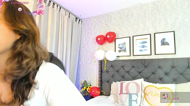 Snapshot of emma__smith1 chatting on 02-17-25, 12:27 emma smith1 online show from 02-17-25, 12:27