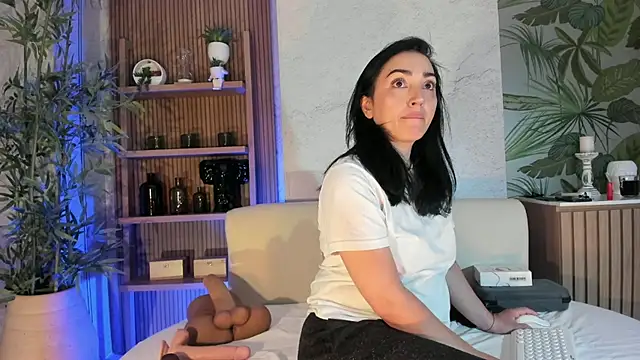 LIAH IZUMI online show from 11-20-25, 01:22