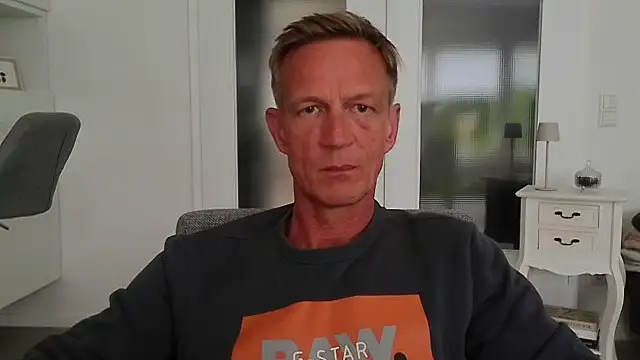 Snapshot of dirks71 chatting on 06-15-26, 01:57 dirks71 online show from 06-15-26, 01:57