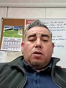 Snapshot of Manolete007x chatting on 09-11-25, 10:21 Manolete007x online show from 09-11-25, 10:21