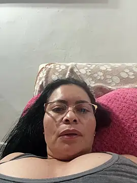 Snapshot of Janna099 chatting on 06-25-26, 01:37 Janna099 online show from 06-25-26, 01:37