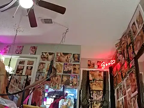 Snapshot of luvs2cumm69 chatting on 12-19-24, 08:55 luvs2cumm69 online show from 12-19-24, 08:55