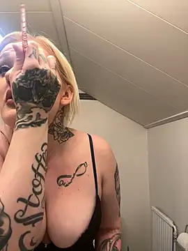 QueenOfFknBj online show from 01-13-25, 03:47