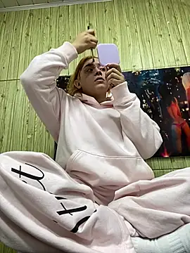 sara winehouse1 online show from 04-24-26, 03:53